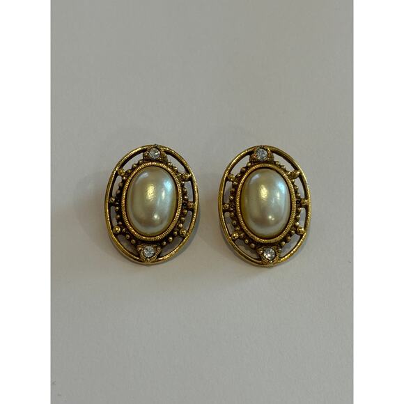 VTG 1928 JEWELRY GOLD TONE FAUX PEARL CABOCHON CLEAR RHINESTONE CLIP ON EARRINGS - Picture 1 of 4